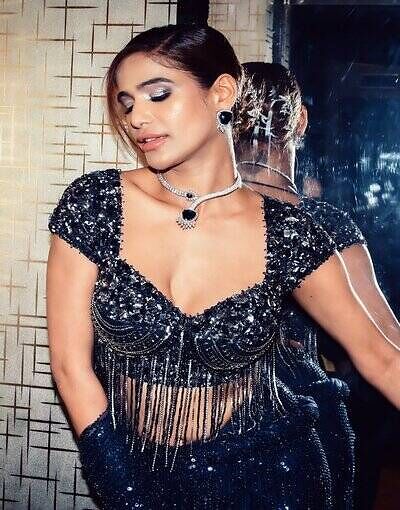 Poonam Pandey Maid in Trouble 2025 Hindi