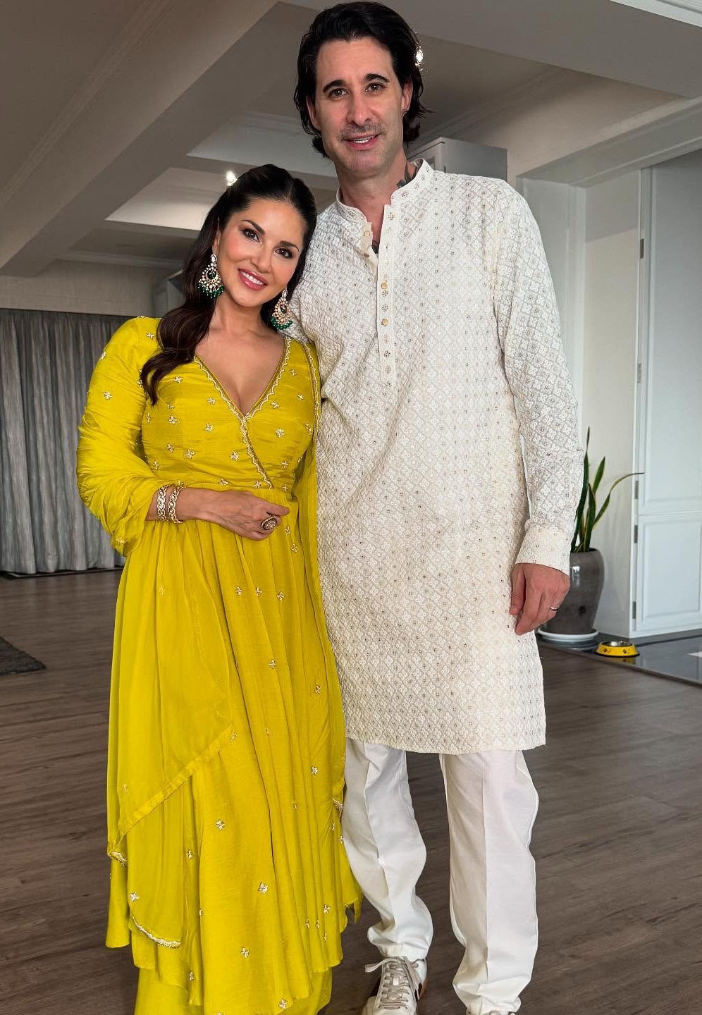 Hot Couples – Sunny Leone (2025) Hindi